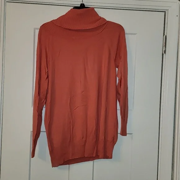 New York & Company. Pink convertible cowl neck sweater. XL - Picture 4 of 6